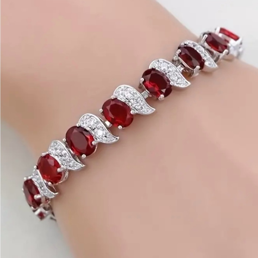 Trendy Zircon Clasp Bracelet. - Picture 1 of 2